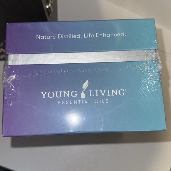 SOLD!! NEW YOUNG LIVING DUET BLUE TOOTH SPEAKER DIFFUSER WITH 8 Essential Oils - Picture 11 of 15